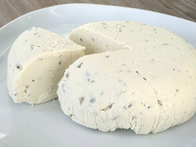 Tofu garlic-herb cream cheese, vegan