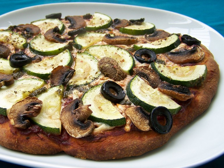 Low carb vegan pizza