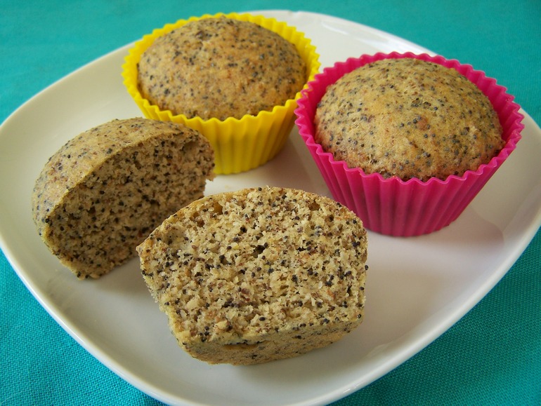 Low carb vegan lemon poppyseed muffins