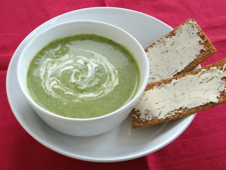Zucchini-broccoli soup, low carb vegan